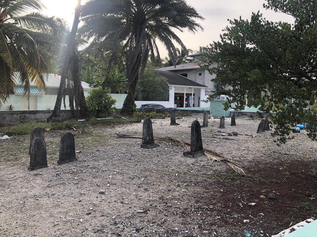 ތާރީޚް: ފުވައްމުލަކު ހުކުރު މިސްކިތް ކައިރީގައި ފާހަގަކުރެވޭ މަހާނަތަކެއް!