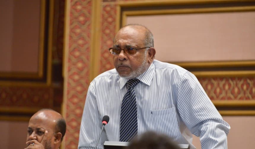 ޒާހިރު އާދަމް- ގައްދޫ އަށް އެންމެފުރަތަމަ ކަރަންޓުގެ ޚިދުމަތް ފޯރުކޮށްދެއްވި ނަމޫނާ ބޭފުޅެއް!