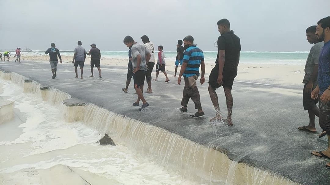 ފޮޓޯ: އުދައަރައި ހޯރަފުށީ އެއާޕޯޓާއި، ހޯރަފުށީގައި ފެންބޮޑުވުން