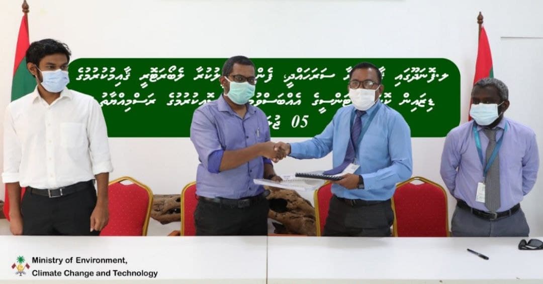 ފޮޓޯ: ފެން ތަހުލީލުކުރާ ލެބޯޓަރީ ޤާއިމުކުރުމުގެ ޑިޒައިން ކޮންސަލްޓެންސީ އެއްބަސްވުމުގައި ސޮއިކުރުން