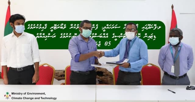 ފޮޓޯ: ފެން ތަހުލީލުކުރާ ލެބޯޓަރީ ޤާއިމުކުރުމުގެ ޑިޒައިން ކޮންސަލްޓެންސީ އެއްބަސްވުމުގައި ސޮއިކުރުން