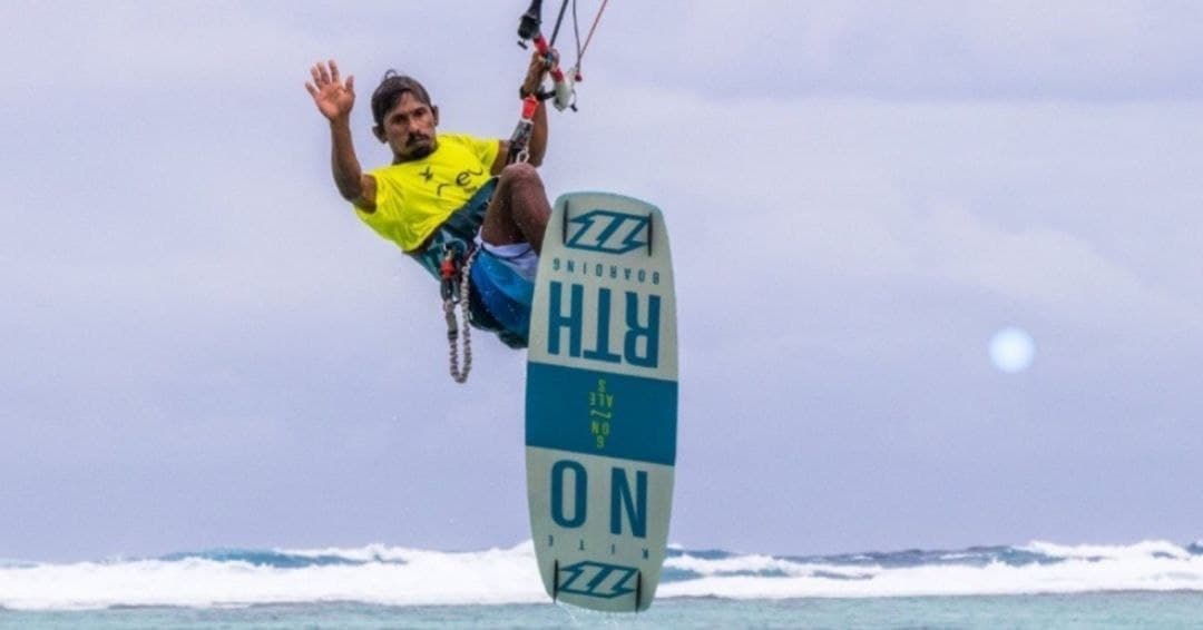 ކައިޓް ސާފިންގައި ކުރިއަރަމުން އަންނަ ސަމަދު