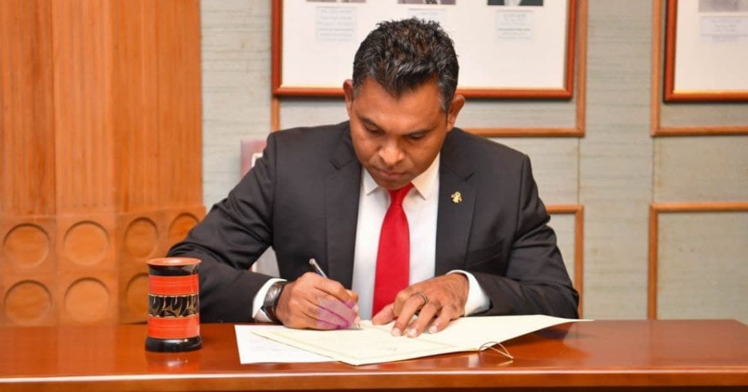 ތާރީޚީ ދުވަހެއް: ރައީސްގެ މަސްއޫލިއްޔަތުތަކާ ނައިބު ރައީސް ހަވާލުވެވަޑައިގެންނެވުން!