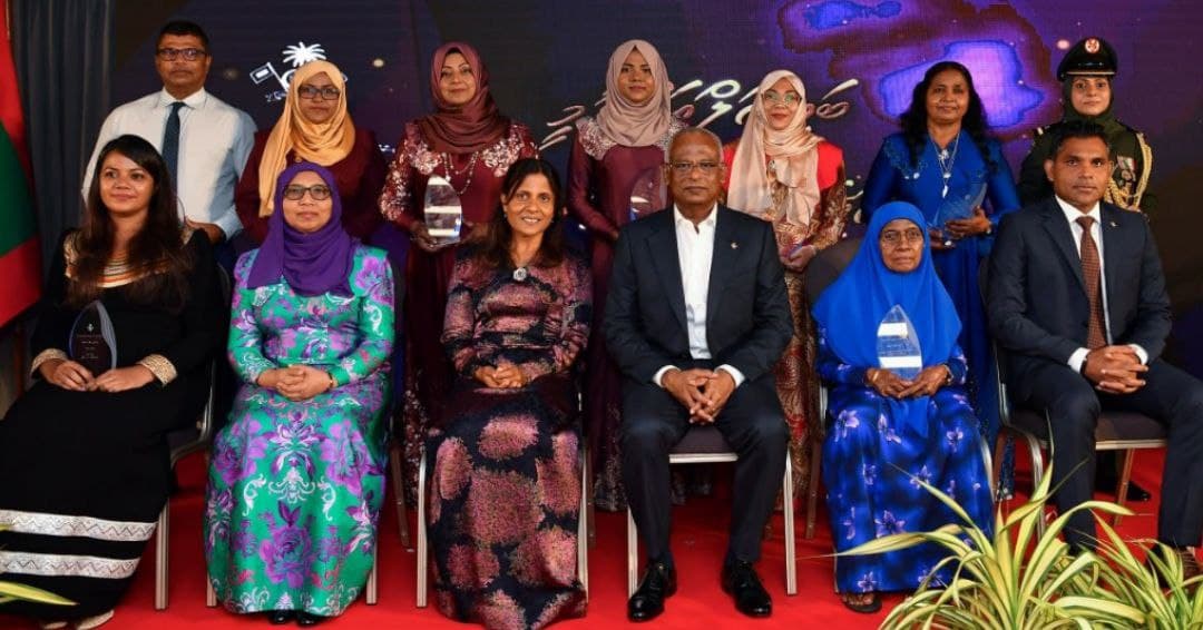 ފޮޓޯ: ރެހެންދި އެވޯޑް 2022 ހާސިލުކުރި ފަރާތްތަކަށް އެވޯޑް ހަވާލުކޮށްދެއްވުން