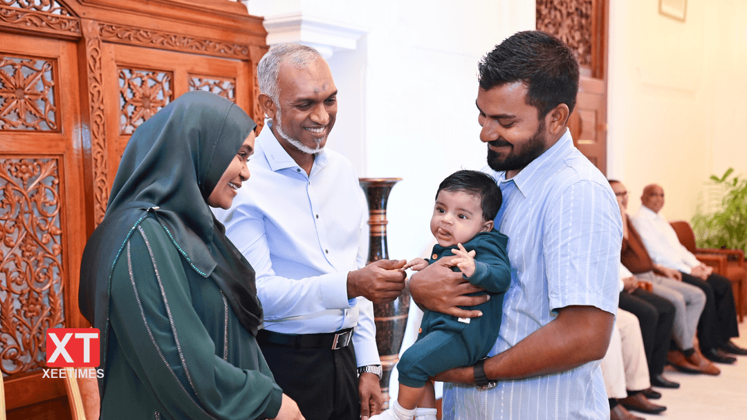 ފޮޓޯ: ރައީސުލްޖުމްހޫރިއްޔާގެ ދެކަނބަލުން ޢީދު ސަލާމް ކުރެއްވުން