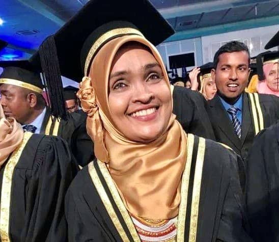 އަޒްރާ މިސް - ދިވެހިބަހަށް ޚިދުމަތް ކުރެއްވުމުގައި އަވަދިނެތި!