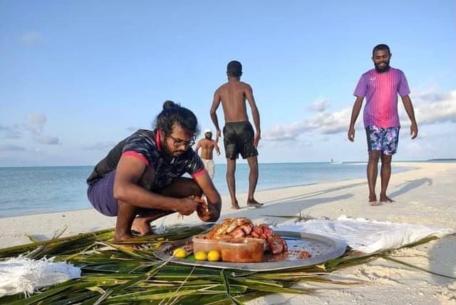 ފޮޓޯ: މ.މަޑުއްވަރީ ޒުވާނުންގެ ރޯދަވީއްލުން ފިނޮޅުގައި