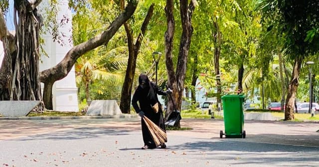 ހުޅުމާލެ ސާފުކުރުމަށް މި ދައްތަމެން ކުރާ ބުރަމަސައްކަތް ލުއި ކުރެވޭނީ އާންމުންނަށް!