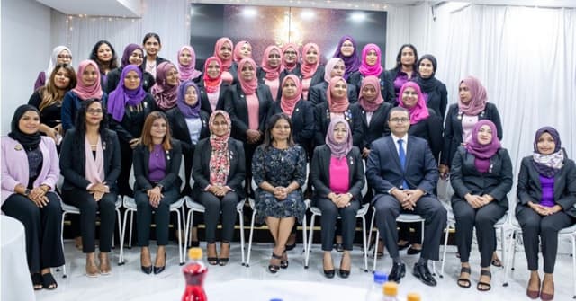 ފޮޓޯ: ފާހަގަކުރެވޭ 10 ކަނބަލަކަށް ރަފީ އެންޖީއޯގެ ފަރާތުން ވިމެންސް ލީޑަރޝިޕް އެވޯޑު ދިނުން!