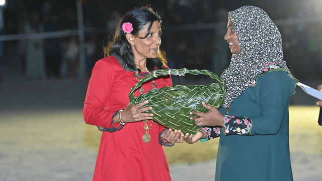މިއީ ޤައުމީ ހެދުމެއްތަ؟ ނޫނީ ޒަމާނީ ހެދުމެއްތަ؟