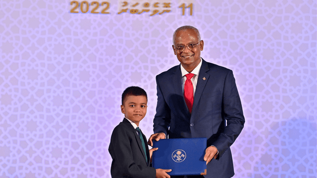 ފޮޓޯ: ކީރިތި ޤުރްއާން ހިތުދަސްކޮށް އެއްވަނަ ދަރަޖައިގައި ފާސްވި ޙާފިޡުންނަށާއި މަތީ ދަރަޖަ ހޯދި ފަރާތްތަކަށް ޚާއްސަ އިނާމް ދެއްވުން